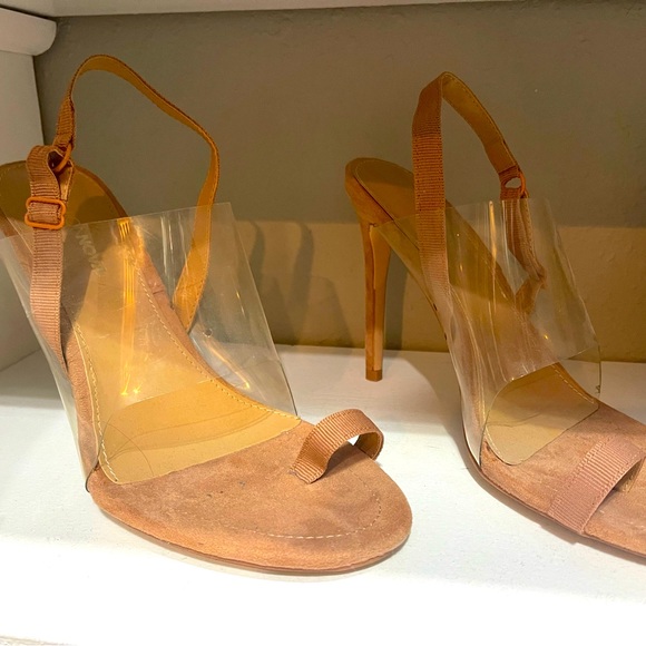 Like new heels! - Picture 1 of 3